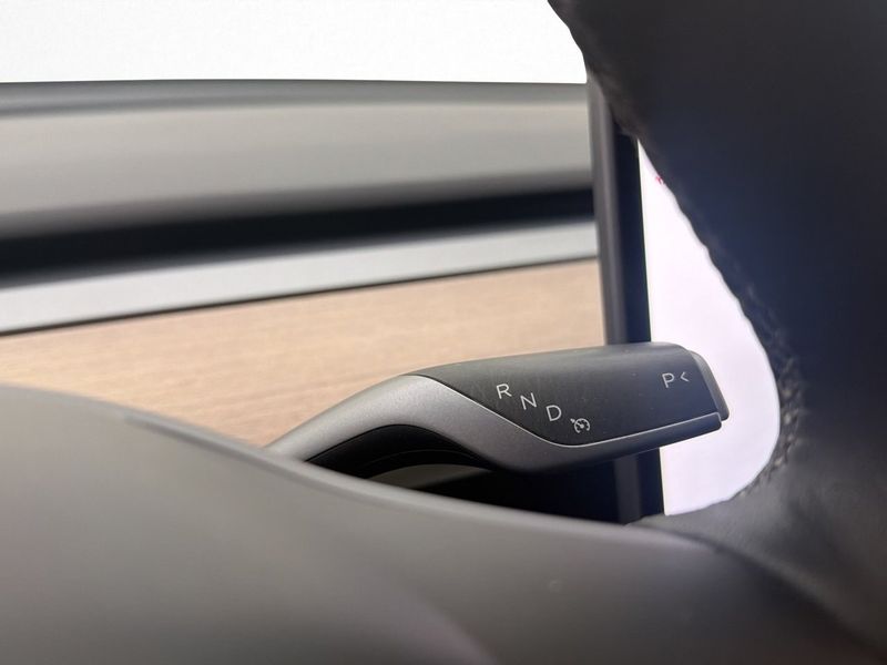 Tesla Model Y bild 35