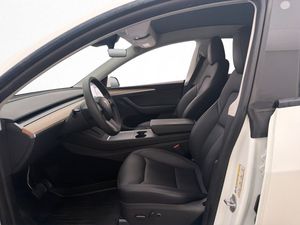 Tesla Model Y bild 13