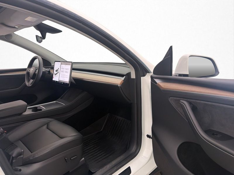 Tesla Model Y bild 29