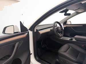 Tesla Model Y bild 12