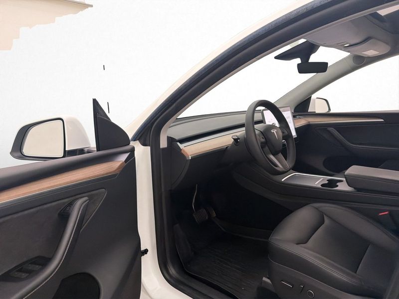 Tesla Model Y bild 12