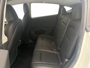 Tesla Model Y bild 27