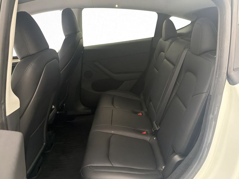 Tesla Model Y bild 27