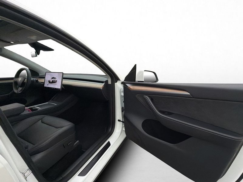 Tesla Model Y bild 26