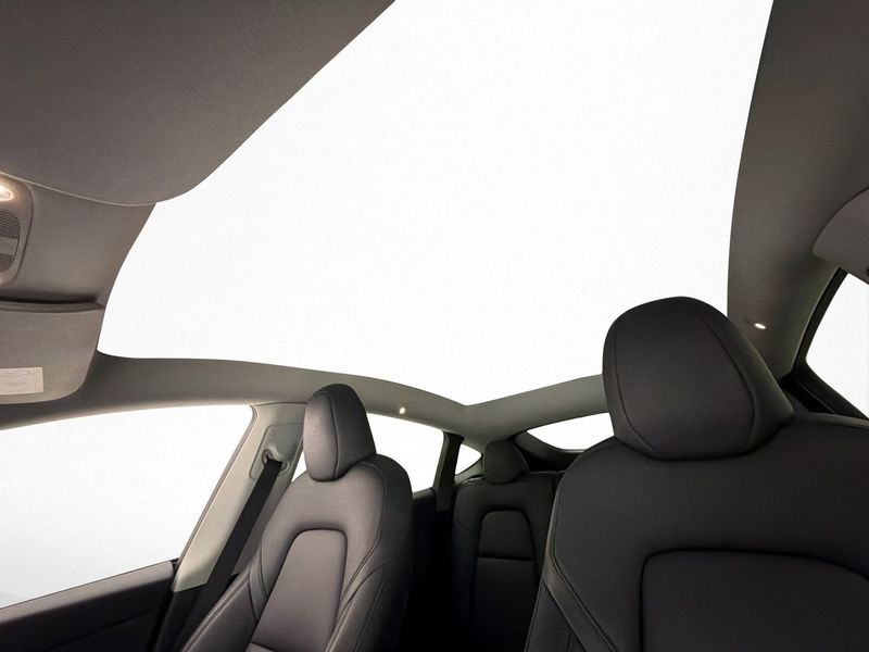 Tesla Model Y bild 13