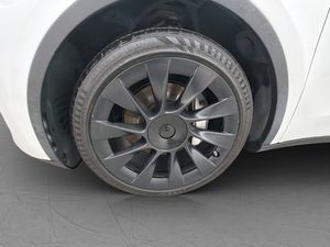 Tesla Model Y bild 31