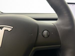 Tesla Model Y bild 16
