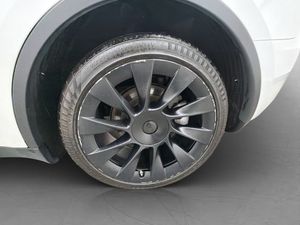 Tesla Model Y bild 32