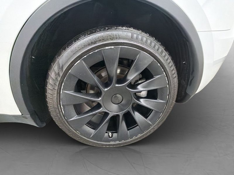 Tesla Model Y bild 32