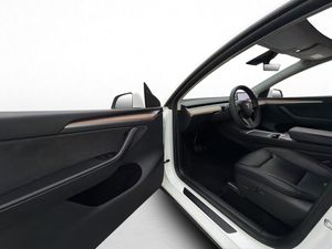 Tesla Model Y bild 11