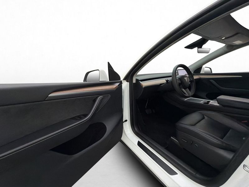 Tesla Model Y bild 11