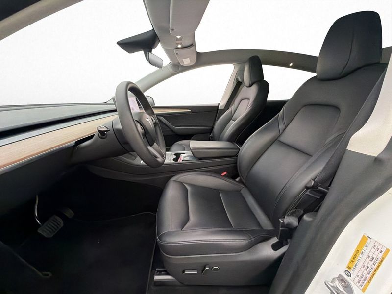 Tesla Model Y bild 12