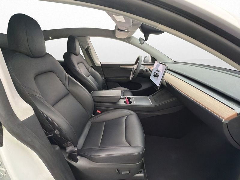 Tesla Model Y bild 25