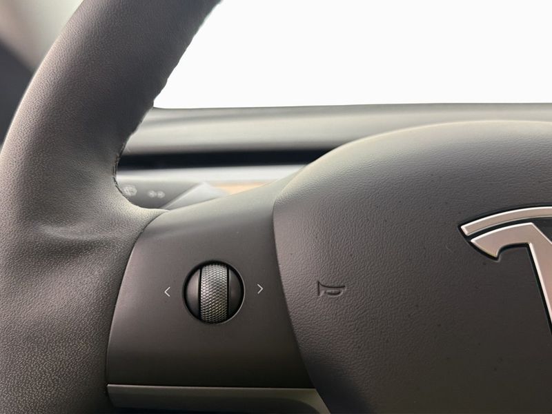 Tesla Model Y bild 15