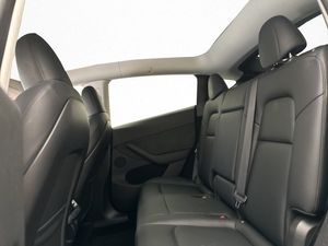 Tesla Model Y bild 28