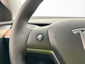 Tesla Model Y bild 14