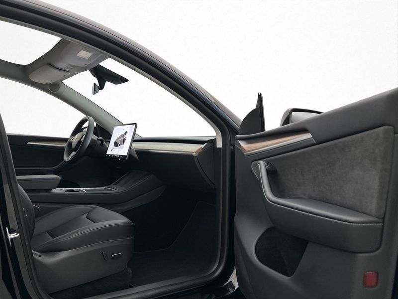 Tesla Model Y bild 27