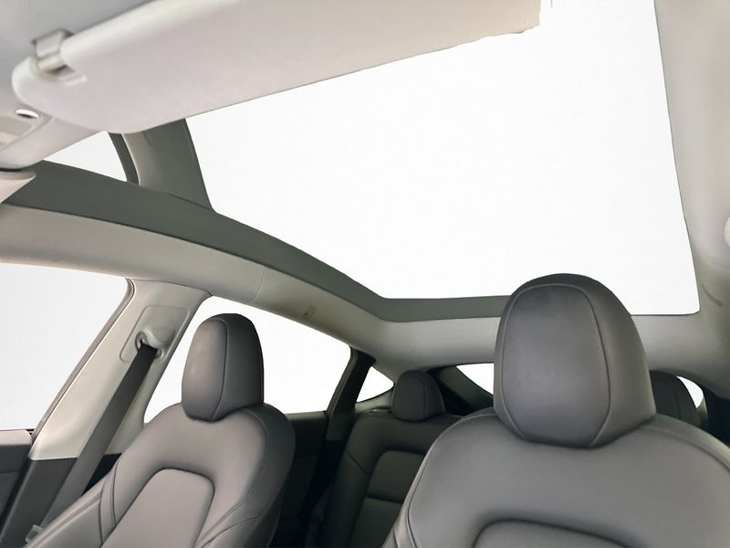 Tesla Model Y bild 12