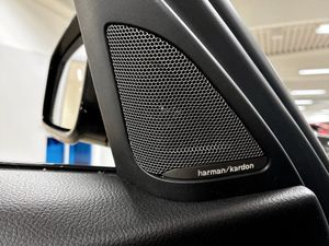 BMW 330 bild 8