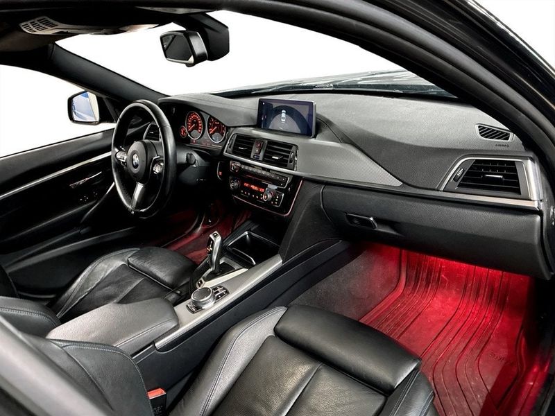 BMW 330 bild 15