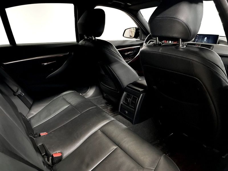 BMW 330 bild 16