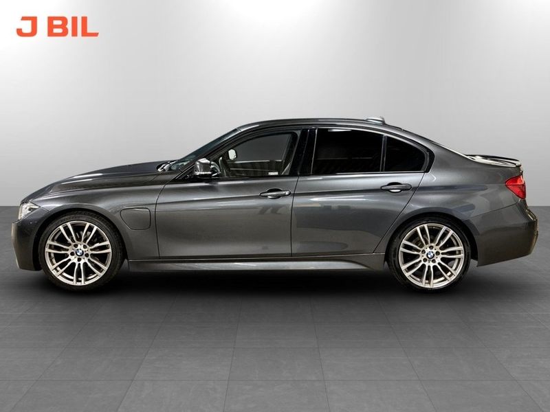 BMW 330 bild 18