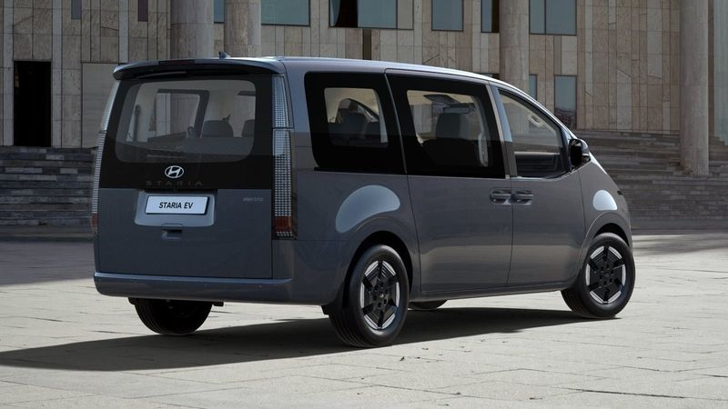 Hyundai Staria bild 2