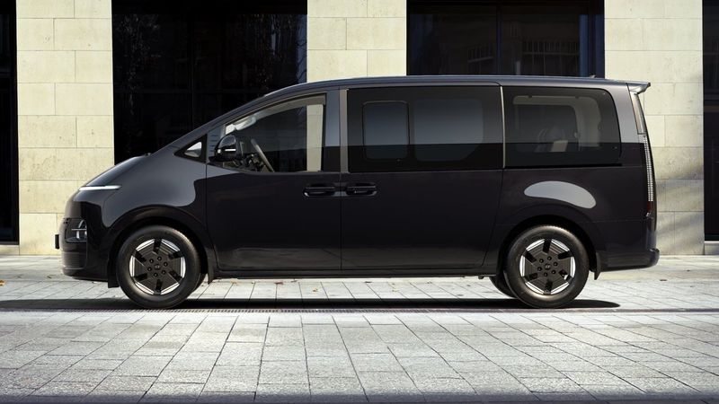 Hyundai Staria bild 2