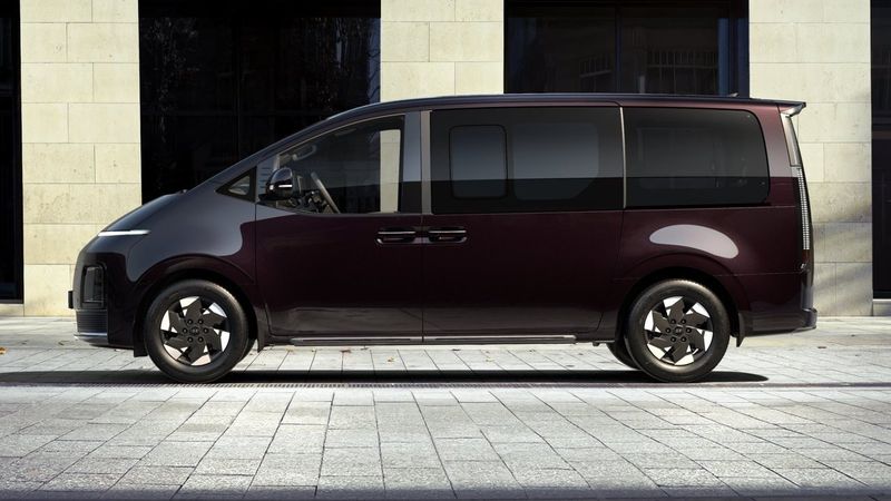 Hyundai Staria bild 2