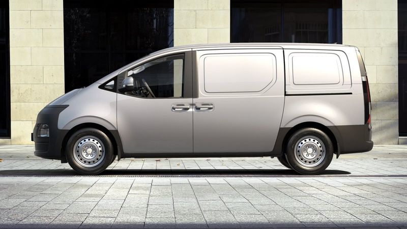 Hyundai Staria bild 2