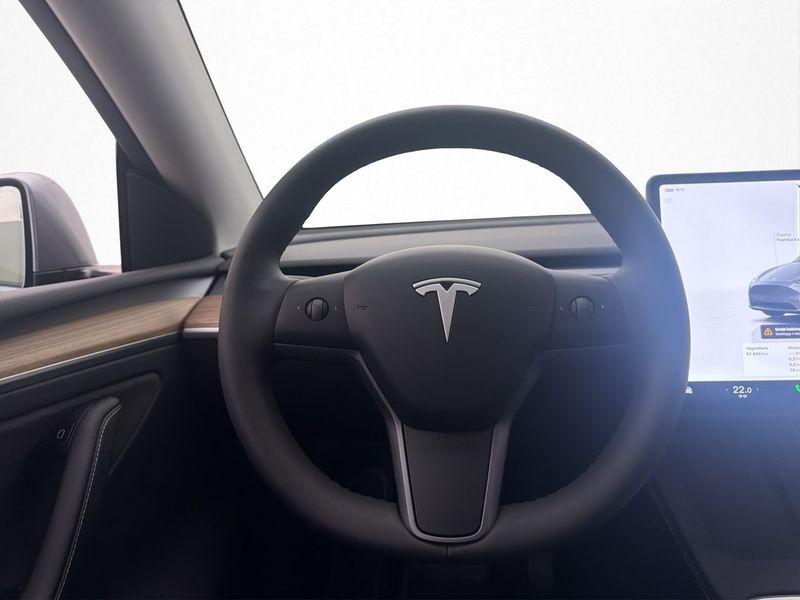 Tesla Model Y bild 15