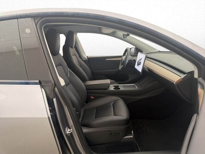 Tesla Model Y bild 16