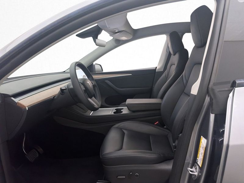 Tesla Model Y bild 13