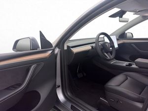 Tesla Model Y bild 12