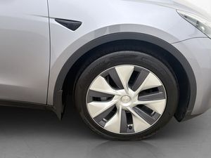 Tesla Model Y bild 36