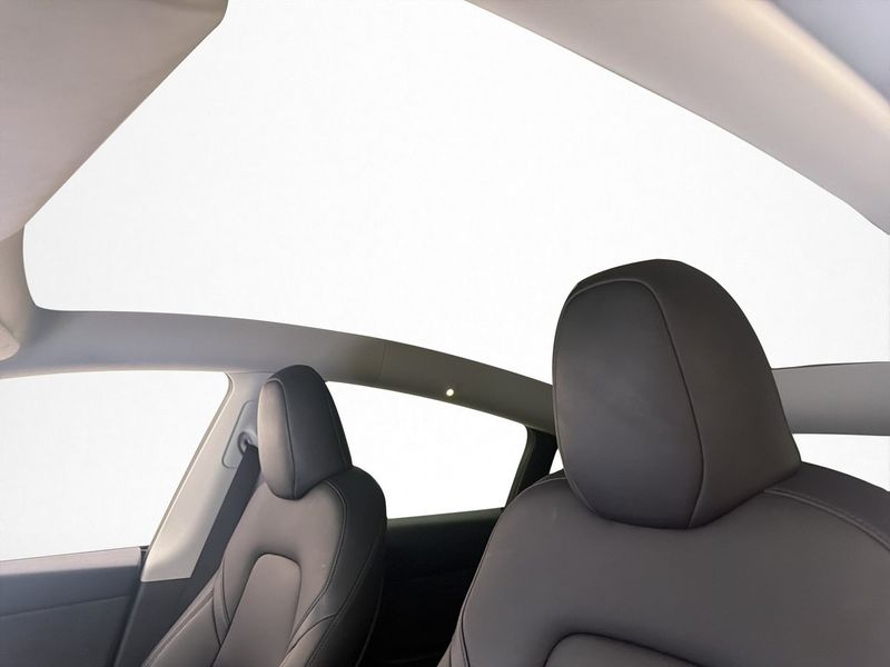 Tesla Model Y bild 19