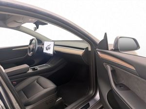 Tesla Model Y bild 17