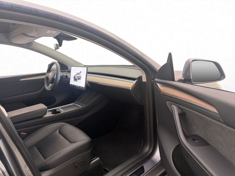 Tesla Model Y bild 17