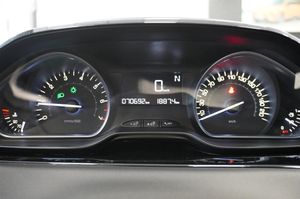 Peugeot 208 bild 12
