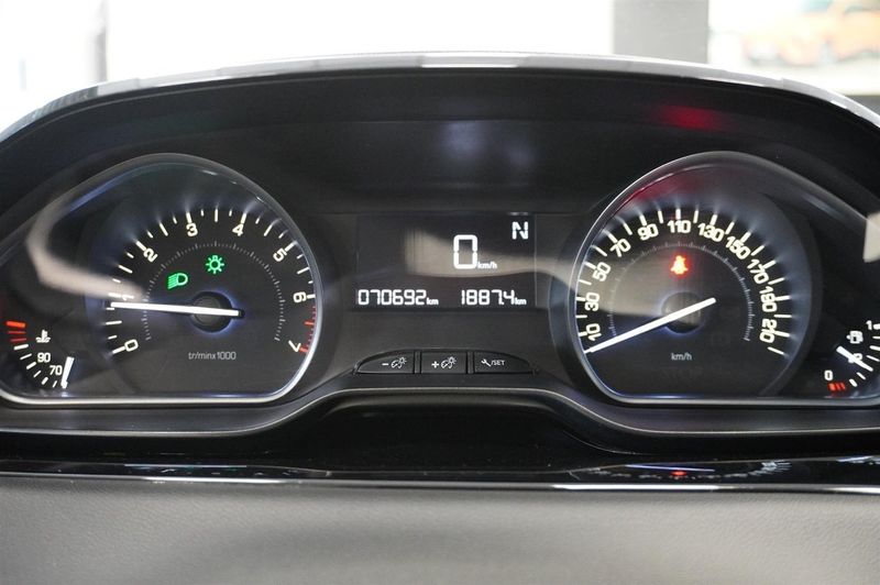 Peugeot 208 bild 12