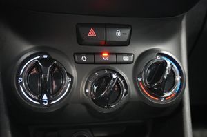 Peugeot 208 bild 16