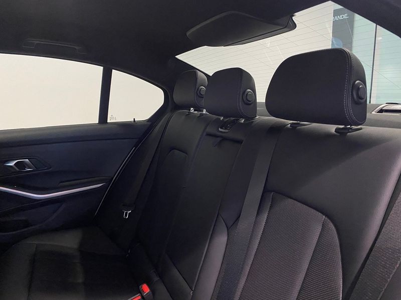 BMW 330 bild 8