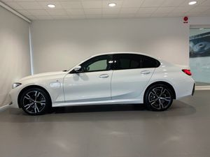 BMW 330 bild 2