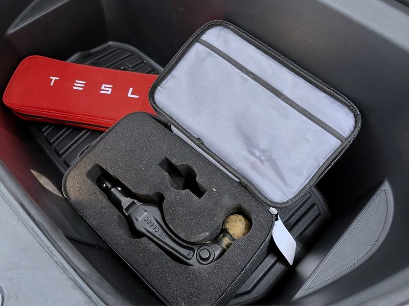 Tesla Model Y bild 18