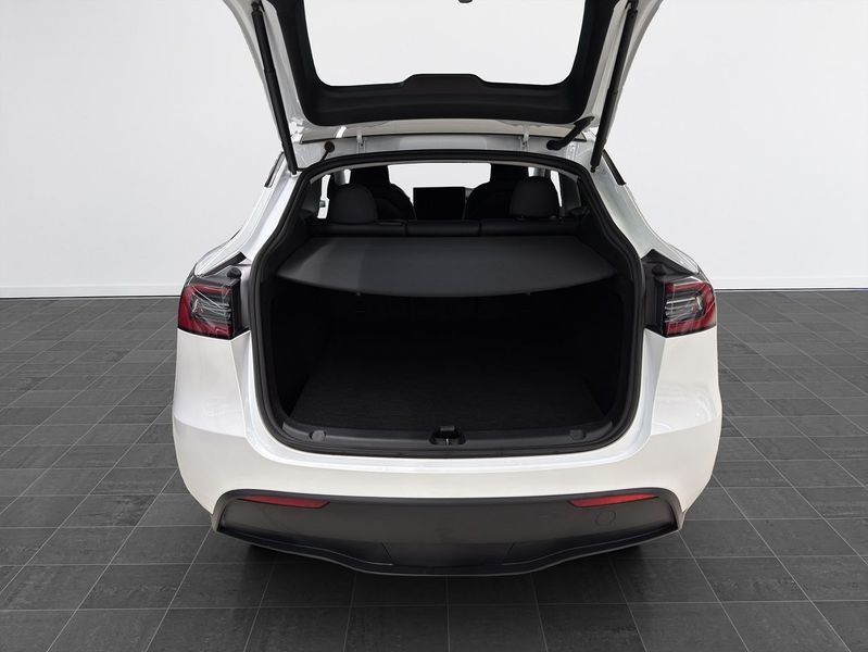 Tesla Model Y bild 16