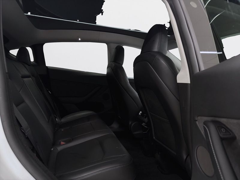 Tesla Model Y bild 10