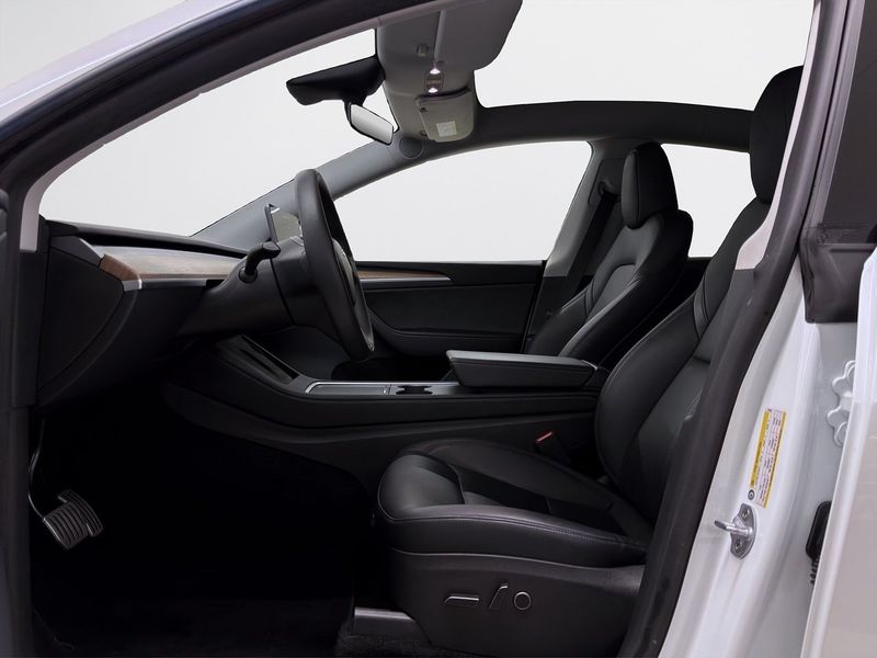 Tesla Model Y bild 11