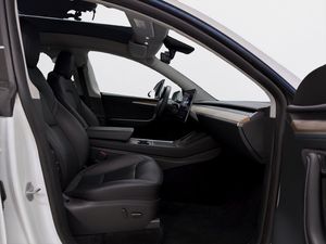 Tesla Model Y bild 15