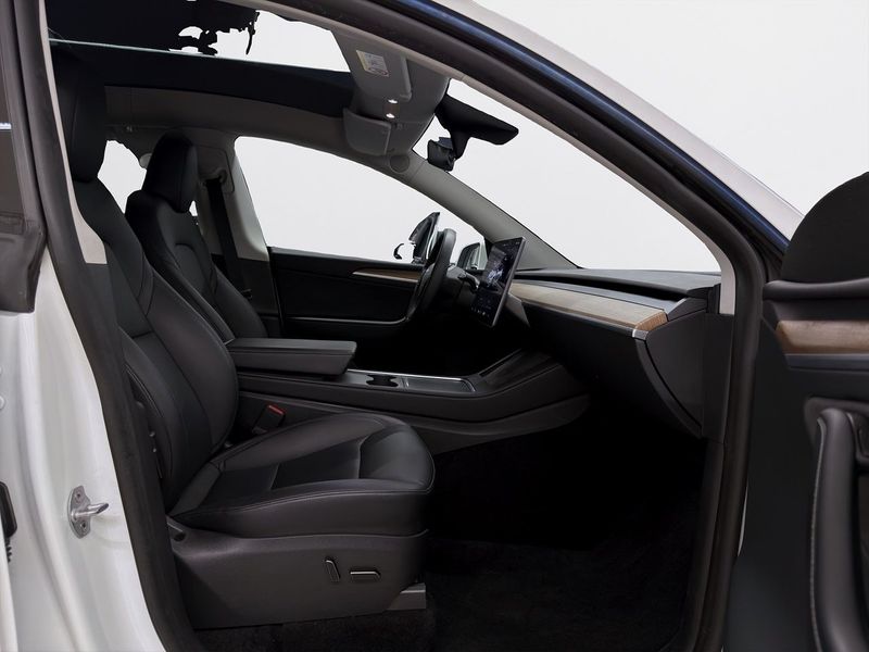 Tesla Model Y bild 15