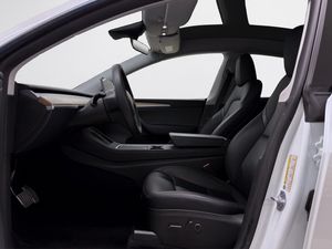 Tesla Model Y bild 8